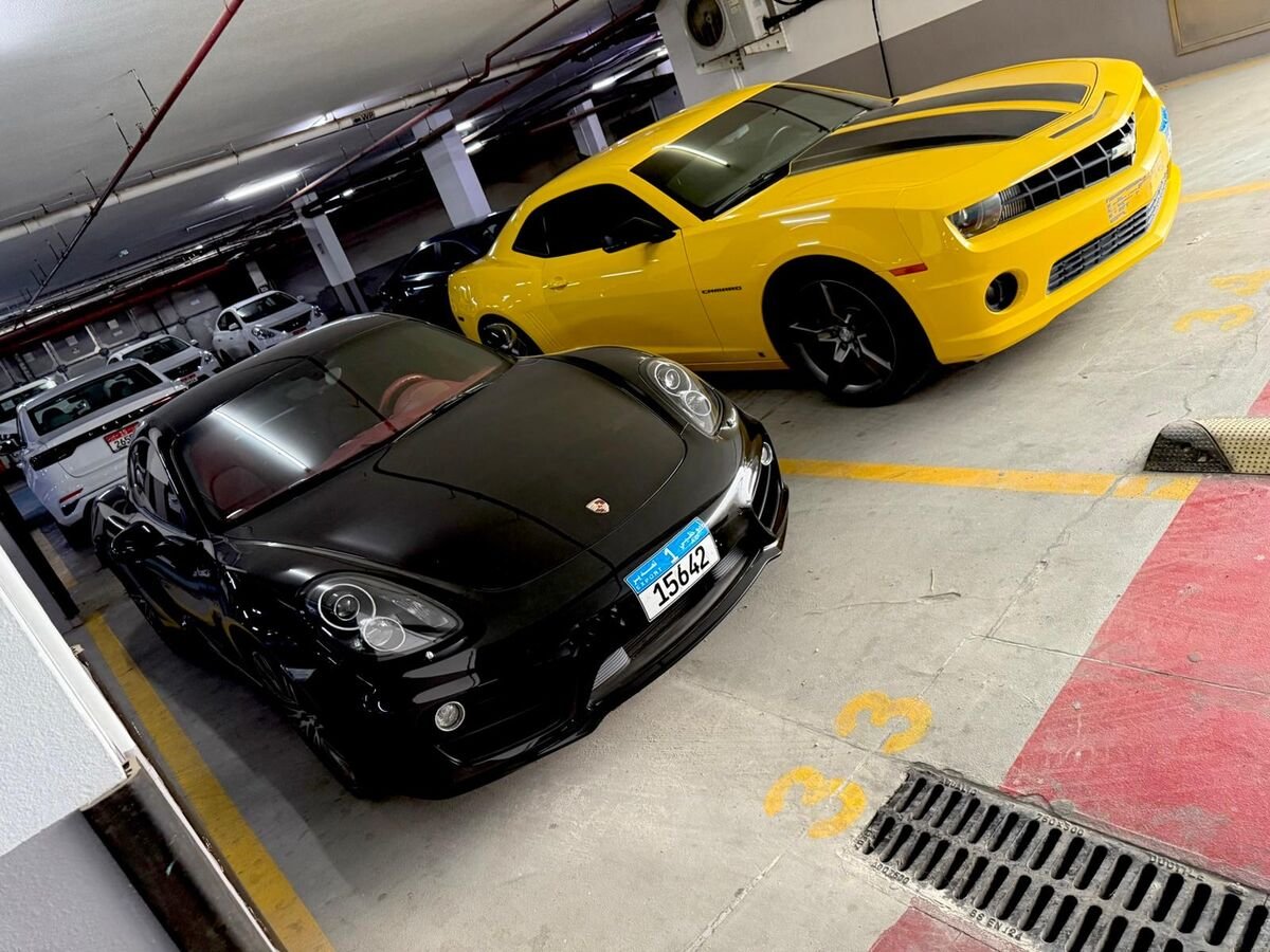 Camaro and Porsche pair in Dubai