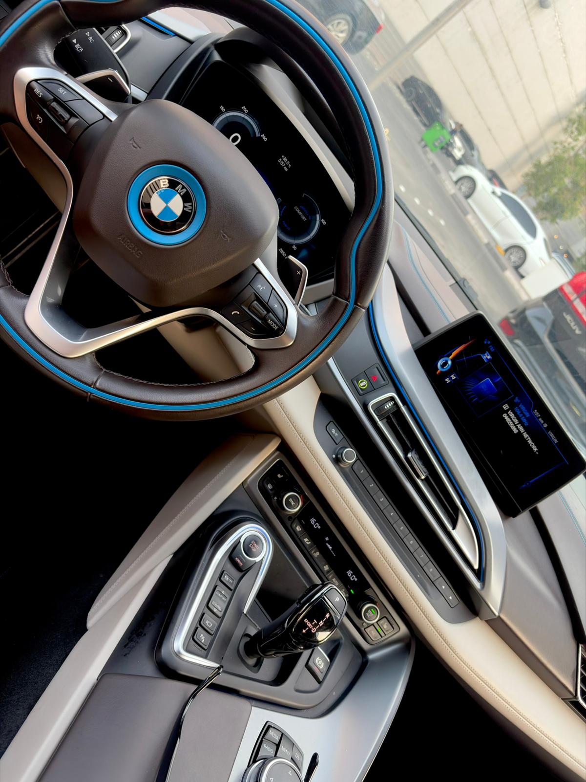 BMW i8, view 5, Dubai